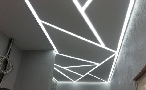 Потолок "световые линии"